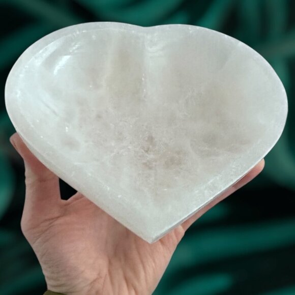 Selenite Charging Heart Shape Bowls Crystal Cleansing XL Huge Size Over 1.5 lbs. - Picture 4 of 7
